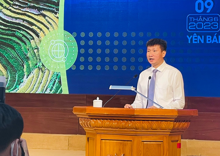 Chủ tịch Ủy ban nhân dân tỉnh Yên Bái Trần Huy Tuấn phát biểu tại Hội thảo.