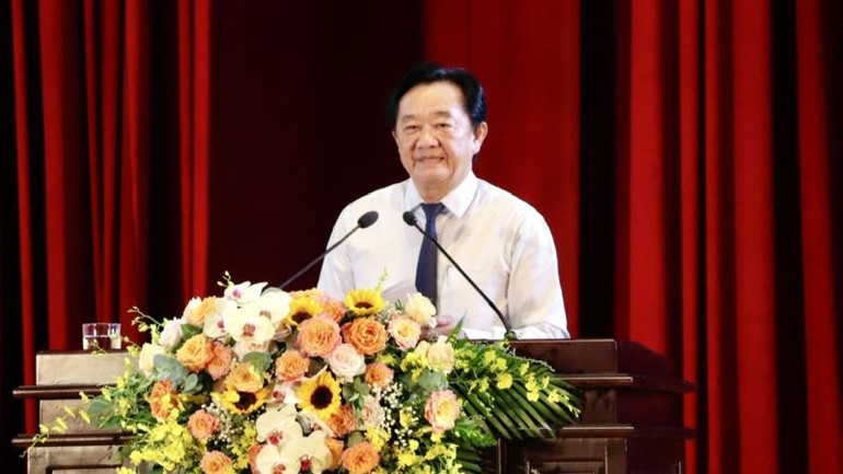 Phó Bí thư Thường trực Tỉnh ủy Bình Dương Nguyễn Hoàng Thao phát biểu ý kiến tại buổi họp mặt.