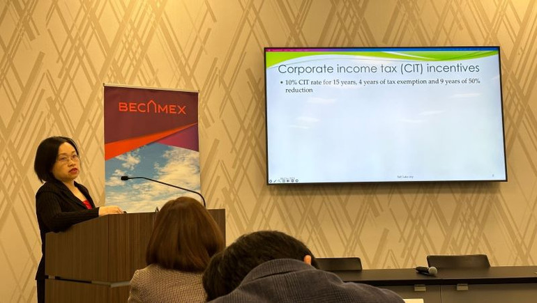 Bà Lê Thị Hải Vân, Tham tán Kinh tế phụ trách đầu tư FDI, Đại sứ quán Việt Nam tại Hoa Kỳ phát biểu ý kiến tại hội thảo.