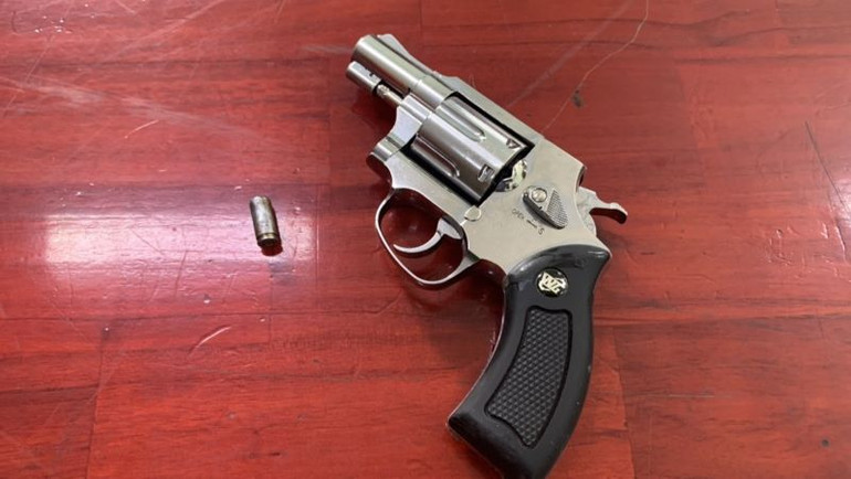 Khẩu súng tang vật của đối tượng Lê Hùng Minh.