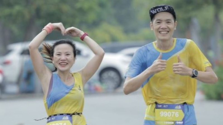 Các vận động viên hào hứng tham gia giải chạy.