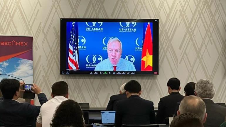 Ông Ted Osius, Chủ tịch kiêm CEO Hội đồng doanh nghiệp Hoa Kỳ - ASEAN, nguyên Đại sứ Hoa Kỳ tại Việt Nam trao đổi tại hội thảo.