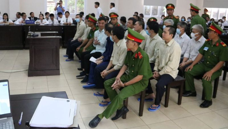 Các bị cáo và người có nghĩa vụ và quyền lợi liên quan tại phiên tòa. Các bị cáo và người có nghĩa vụ và quyền lợi liên quan tại phiên tòa.