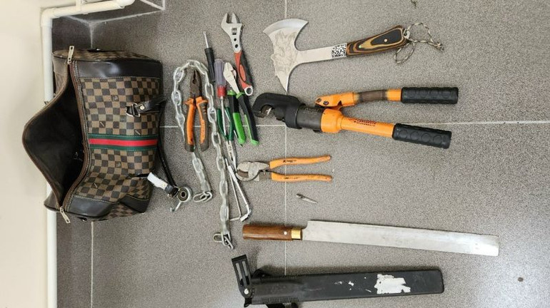Dụng cụ mà đối tượng Nguyễn Như Ý cùng đồng bọn thực hiện nhiều vụ đột nhập trộm cắp tài sản và thực hiện nhiều hành vi phạm tội khác.