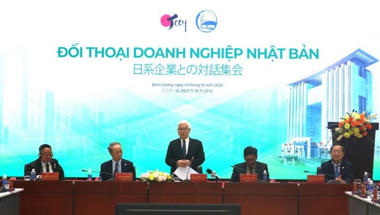 Bí thư Tỉnh ủy Bình Dương Nguyễn Văn Lợi phát biểu ý kiến tại hội nghị.