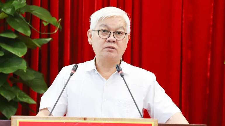 Bí thư Tỉnh ủy Bình Dương Nguyễn Văn Lợi phát biểu ý kiến tại buổi tọa đàm.