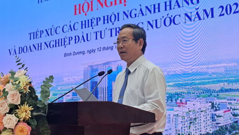 Phó Chủ tịch Ủy ban nhân dân tỉnh Bình Dương Nguyễn Văn Dành phát biểu ý kiến tại Hội nghị.