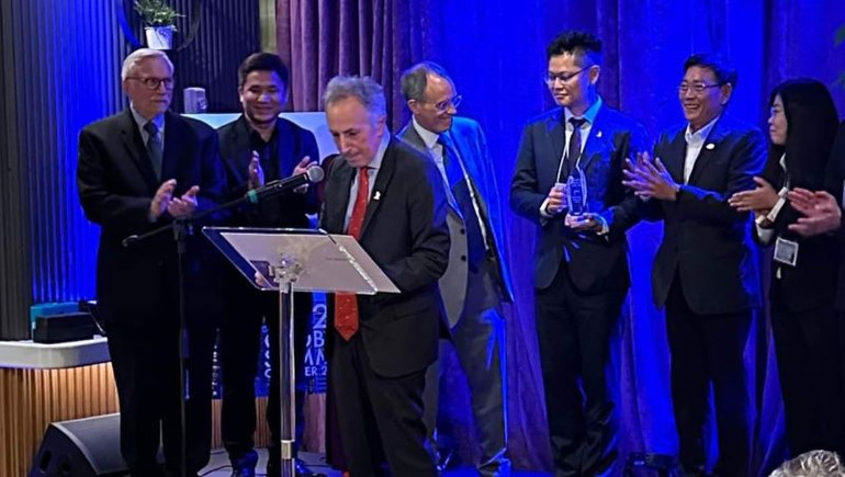 Thời khắc công bố Vùng thông minh Bình Dương là Top 1 Cộng đồng thông minh tiêu biểu của năm 2023.