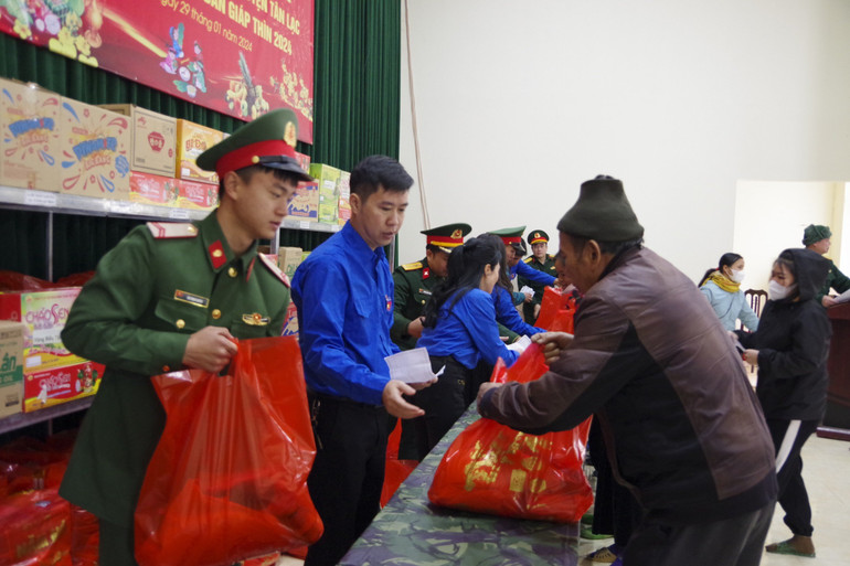 "Gian hàng 0 đồng" góp phần tăng cường tình đoàn kết quân dân, lan tỏa hình ảnh cao đẹp "Bộ đội Cụ Hồ" thời kỳ mới.