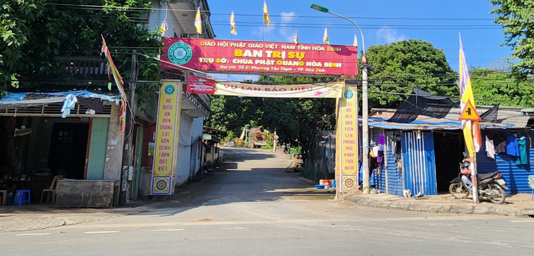 Cổng chùa Phật Quang Hòa Bình. Cổng chùa Phật Quang Hòa Bình.