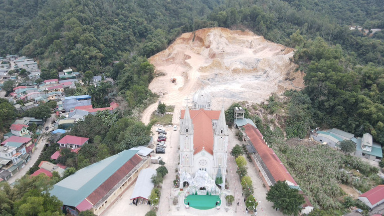 Vị trí khai thác đất (sau Nhà thờ giáo xứ Hòa Bình).