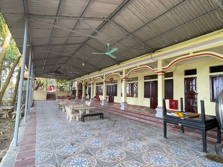 Khu nhà để tro cốt trên cũng không có giấy phép xây dựng.