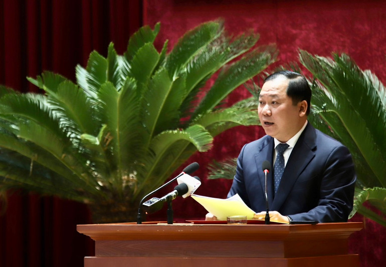 Đồng chí Nguyễn Phi Long, Bí thư Tỉnh ủy Hòa bình phát biểu tiếp thu ý kiến của Trưởng Ban Tuyên giáo trung ương.