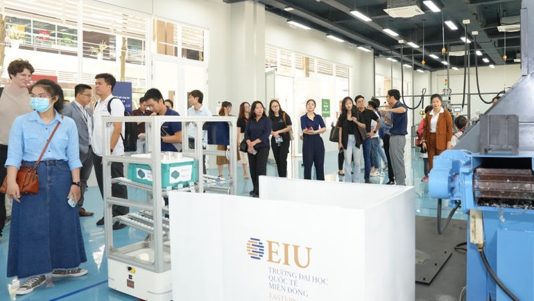 Một góc Trung tâm Khởi nghiệp và Sản xuất tiên tiến thuộc Trung tâm Đổi mới sáng tạo Việt Nam-Singapore tại Bình Dương.