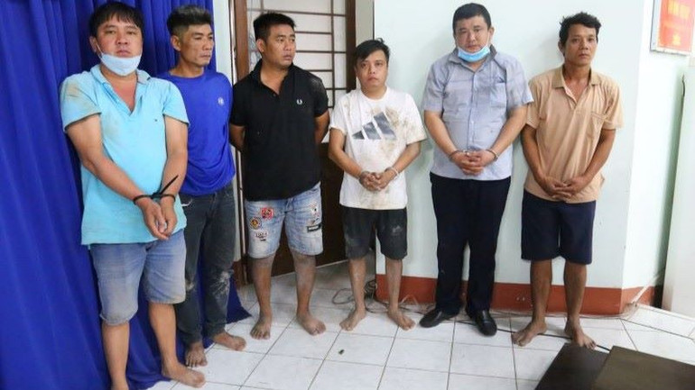 Các đối tượng đánh bạc dưới hình thức đá gà ăn tiền