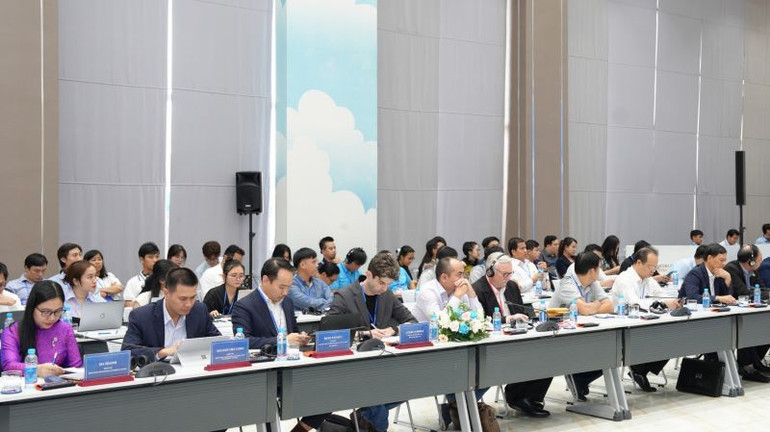 Các đại biểu tham dự hội thảo.