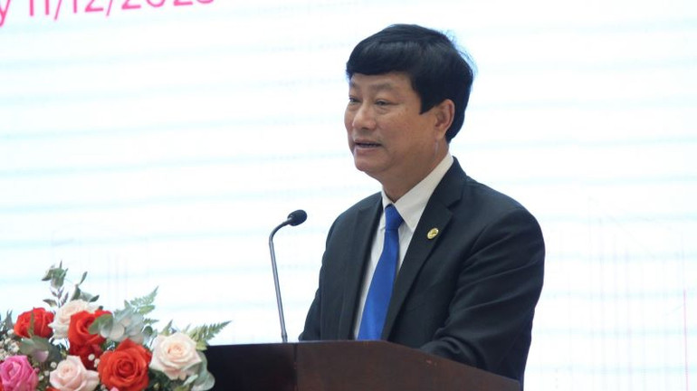 Chủ tịch Ủy ban nhân dân tỉnh Bình Dương Võ Văn Minh phát biểu ý kiến tại hội nghị.