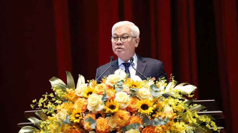 Bí thư Tỉnh ủy Bình Dương Nguyễn Văn Lợi phát biểu ý kiến tại hội thảo. Bí thư Tỉnh ủy Bình Dương Nguyễn Văn Lợi phát biểu ý kiến tại hội thảo.