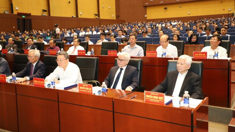 Nguyên Chủ tịch nước Nguyễn Minh Triết và các đại biểu dự hội thảo. Nguyên Chủ tịch nước Nguyễn Minh Triết và các đại biểu dự hội thảo.