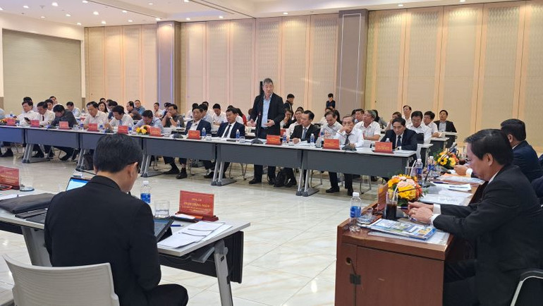 Đại diện các đơn vị trao đổi trao đổi thông tin tại hội nghị.