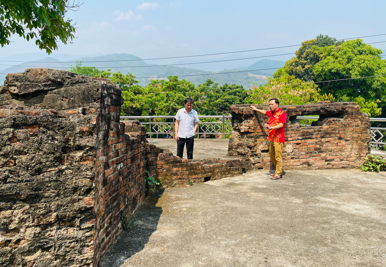 Đồn Nghĩa Lộ được xây bằng gạch nung, có hệ thống hào sâu. (Ảnh: THANH SƠN)