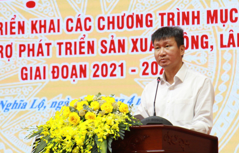 Chủ tịch Ủy ban nhân dân tỉnh Yên Bái Trần Huy Tuấn phát biểu tại hội nghị. (Ảnh: THANH SƠN) Chủ tịch Ủy ban nhân dân tỉnh Yên Bái Trần Huy Tuấn phát biểu tại hội nghị. (Ảnh: THANH SƠN)