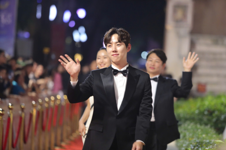 Nam diễn viên Baek Sung Huyn, phim "Tình yêu vĩnh cửu" của Hàn Quốc trên thảm đỏ.