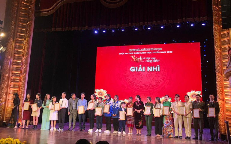 Các tác giả giành giải Nhì.