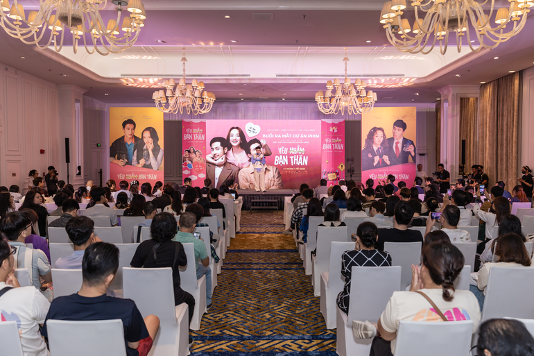 Showcase thu hút đông đảo báo giới và khán giả tham dự.