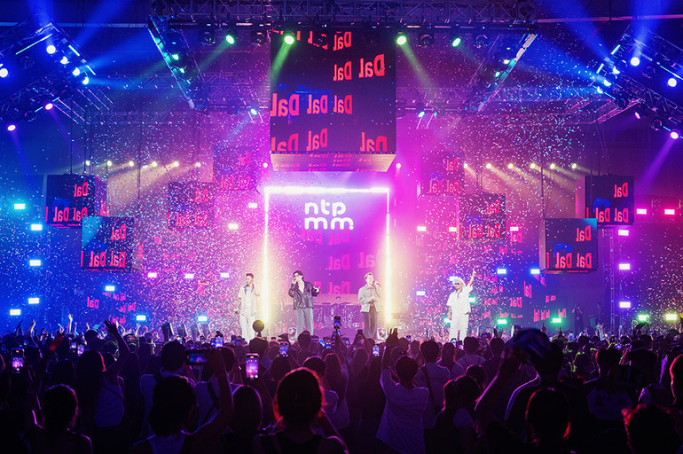 Những thành phố mơ màng được đề cử Chuỗi chương trình của năm.