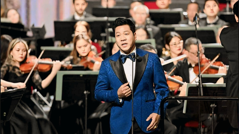 Nghệ sĩ Nhân dân Quốc Hưng trong chương trình.