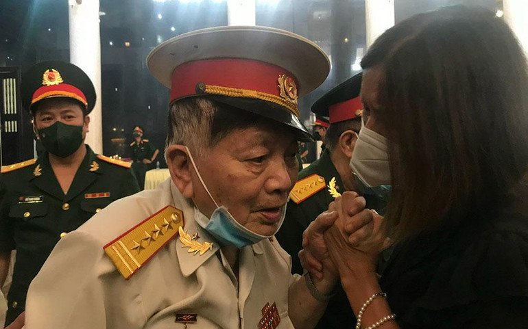 Đại tá Võ Văn Minh chia buồn với gia đình Anh hùng Lực lượng vũ trang nhân dân Kostas Sarantidis-Nguyễn Văn Lập. Đại tá Võ Văn Minh chia buồn với gia đình Anh hùng Lực lượng vũ trang nhân dân Kostas Sarantidis-Nguyễn Văn Lập.