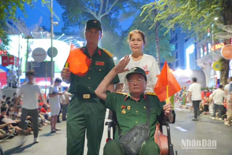Hai anh em cựu chiến binh, thương binh Trần Văn Phúc và Trần Văn Trường, từng tham gia Chiến dịch Hồ Chí Minh lịch sử mùa Xuân 1975. Hai anh em cựu chiến binh, thương binh Trần Văn Phúc và Trần Văn Trường, từng tham gia Chiến dịch Hồ Chí Minh lịch sử mùa Xuân 1975.
