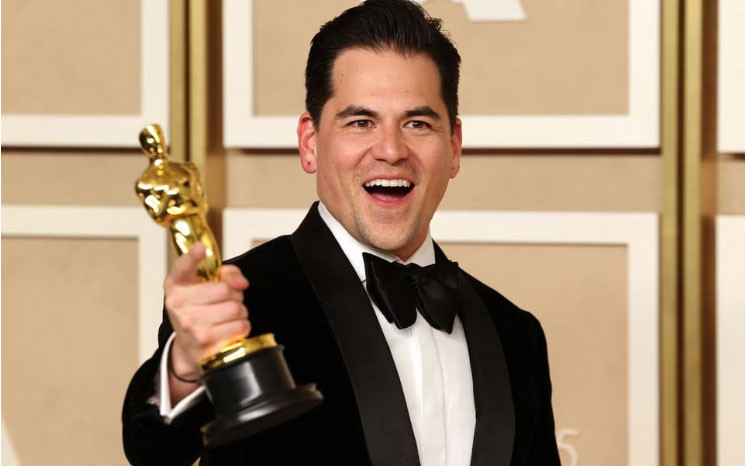 Jonathan Wang, nhà sản xuất của "Everything Everywhere All at Once". Jonathan Wang, nhà sản xuất của "Everything Everywhere All at Once".