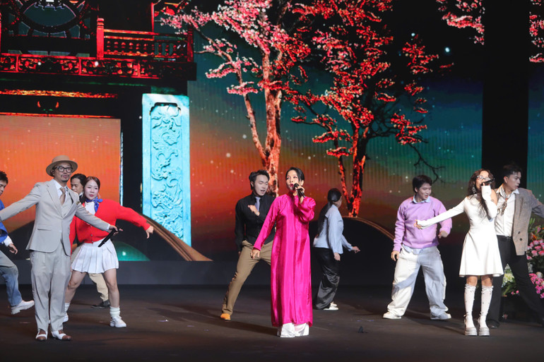 Tiết mục nghệ thuật trong chương trình khai mạc.