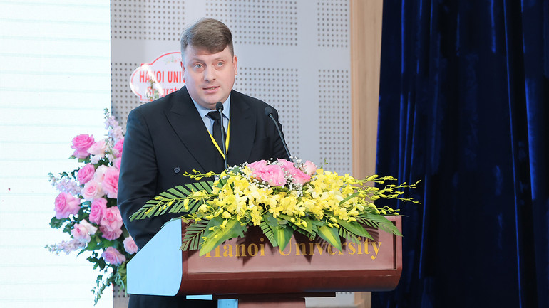 Giám đốc Trung tâm Khoa học và Văn hoá Nga tại Hà Nội Murashkin Vladimir Vladimirovich phát biểu. Giám đốc Trung tâm Khoa học và Văn hoá Nga tại Hà Nội Murashkin Vladimir Vladimirovich phát biểu.