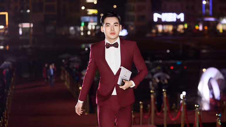 Ca sĩ trẻ Trần Quốc Đạt.