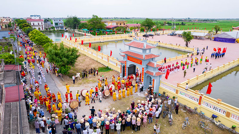 Khu lưu niệm đại danh y nhìn từ trên cao. Khu lưu niệm đại danh y nhìn từ trên cao.