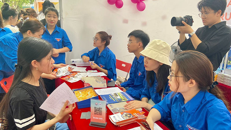 Nhiếp ảnh là một trong những ngành nghề nhận được nhiều sự quan tâm trong các ngày hội tư vấn tuyển sinh ở nước ta. (Ảnh: NGỌC KHÁNH)