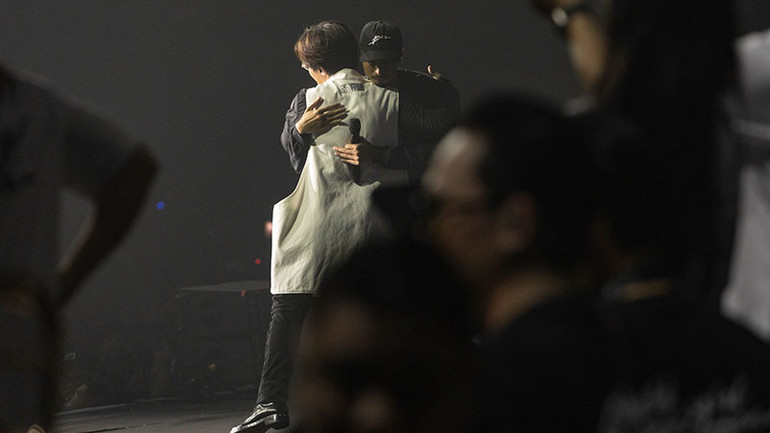 Hà Anh Tuấn và Đen, đôi bạn gắn bó từ các show nhạc cho đến dự án thiện nguyện, phụng sự xã hội. Hà Anh Tuấn và Đen, đôi bạn gắn bó từ các show nhạc cho đến dự án thiện nguyện, phụng sự xã hội.