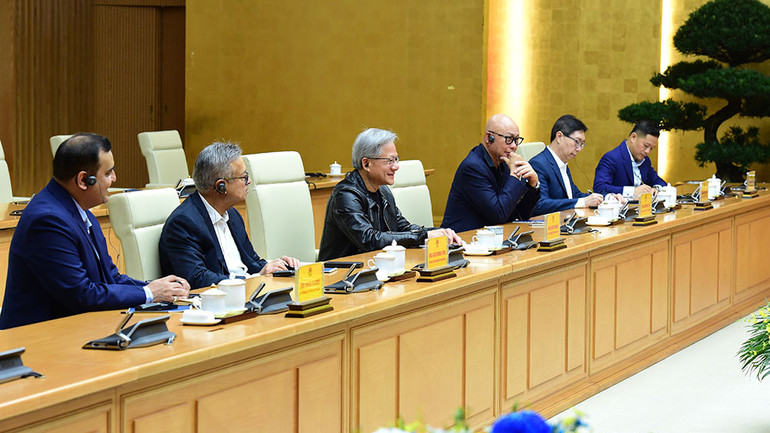 Ông Jensen Huang, Chủ tịch kiêm Giám đốc điều hành Tập đoàn NVIDIA Và các thành viên tham dự buổi tiếp.