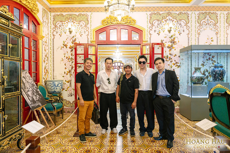 Bên trong điện Kiến Trung gần như còn giữ được nguyên vẹn nội thất.