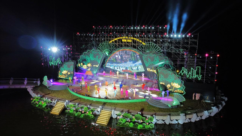 Sân khấu nhìn từ trên cao.