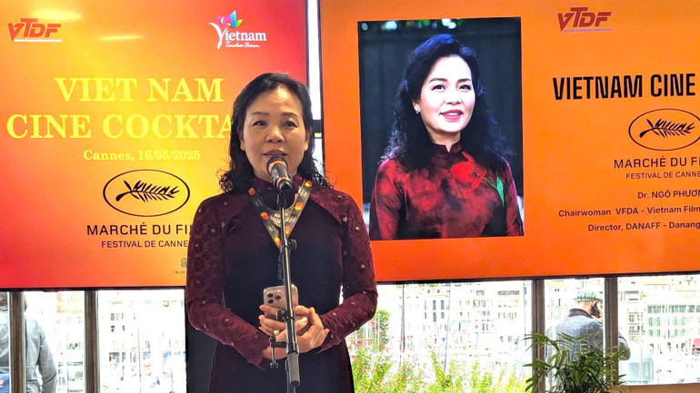 Tiến sĩ Ngô Phương Lan chia sẻ về điện ảnh Việt Nam. Tiến sĩ Ngô Phương Lan chia sẻ về điện ảnh Việt Nam.