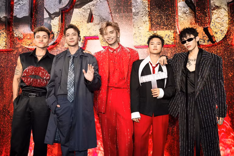 Nhóm B.O.F tại buổi ra mắt phim. Nhóm B.O.F tại buổi ra mắt phim.