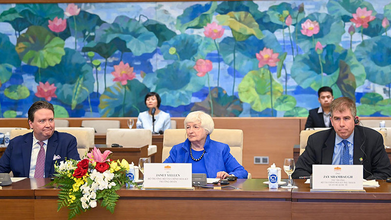 Bộ trưởng Tài chính Hoa Kỳ Janet Yellen và các thành viên tháp tùng tại buổi tiếp.