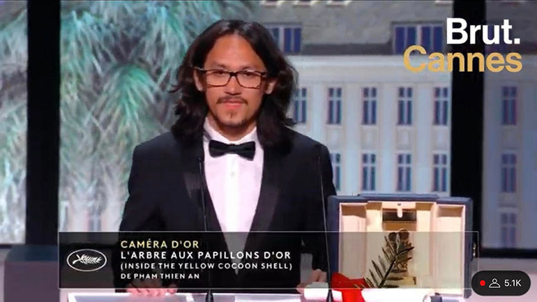 Phạm Thiên Ân phát biểu bằng tiếng Việt khi nhận giải. (Ảnh chụp từ clip của Brut.) Phạm Thiên Ân phát biểu bằng tiếng Việt khi nhận giải. (Ảnh chụp từ clip của Brut.)