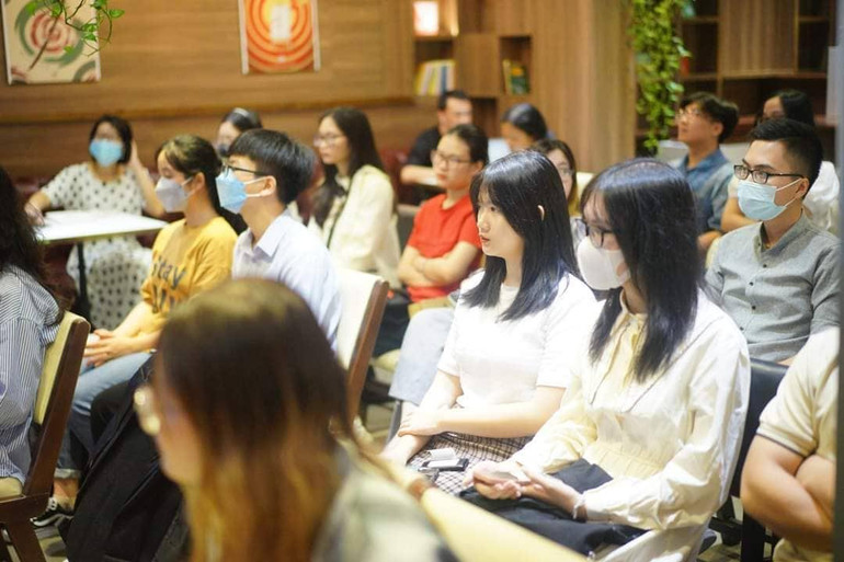 Đông đảo bạn đọc trẻ đã đến dự chương trình. Đông đảo bạn đọc trẻ đã đến dự chương trình.