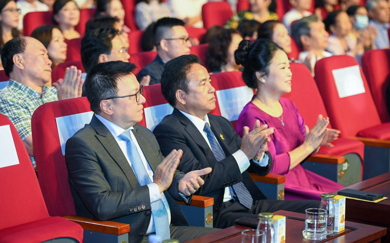 Các đại biểu tham dự chương trình.