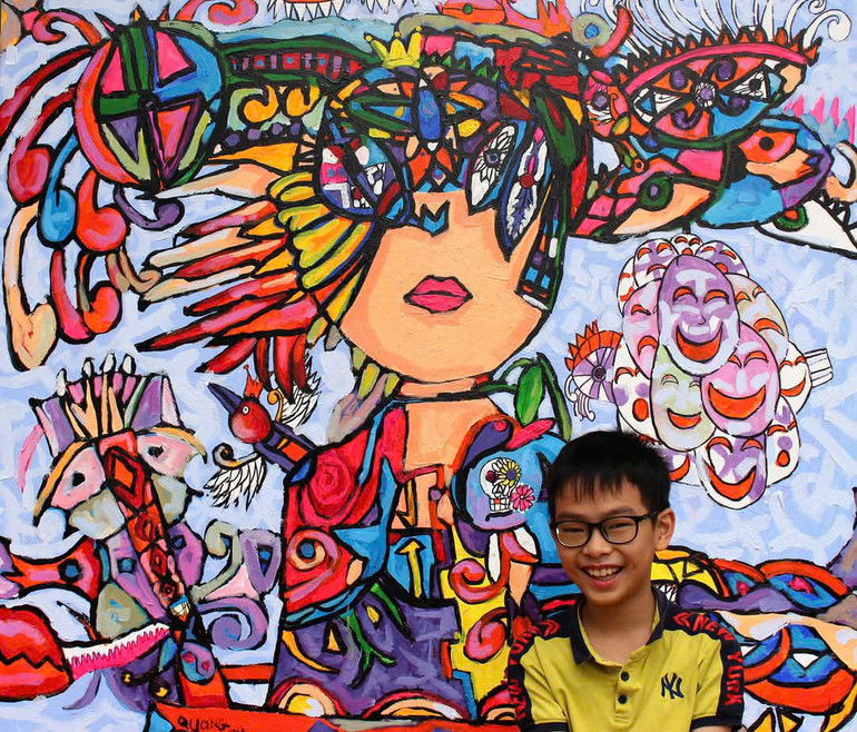 Họa sĩ nhí Hoàng Nhật Quang và những bức vẽ về thiên nhiên của mình.